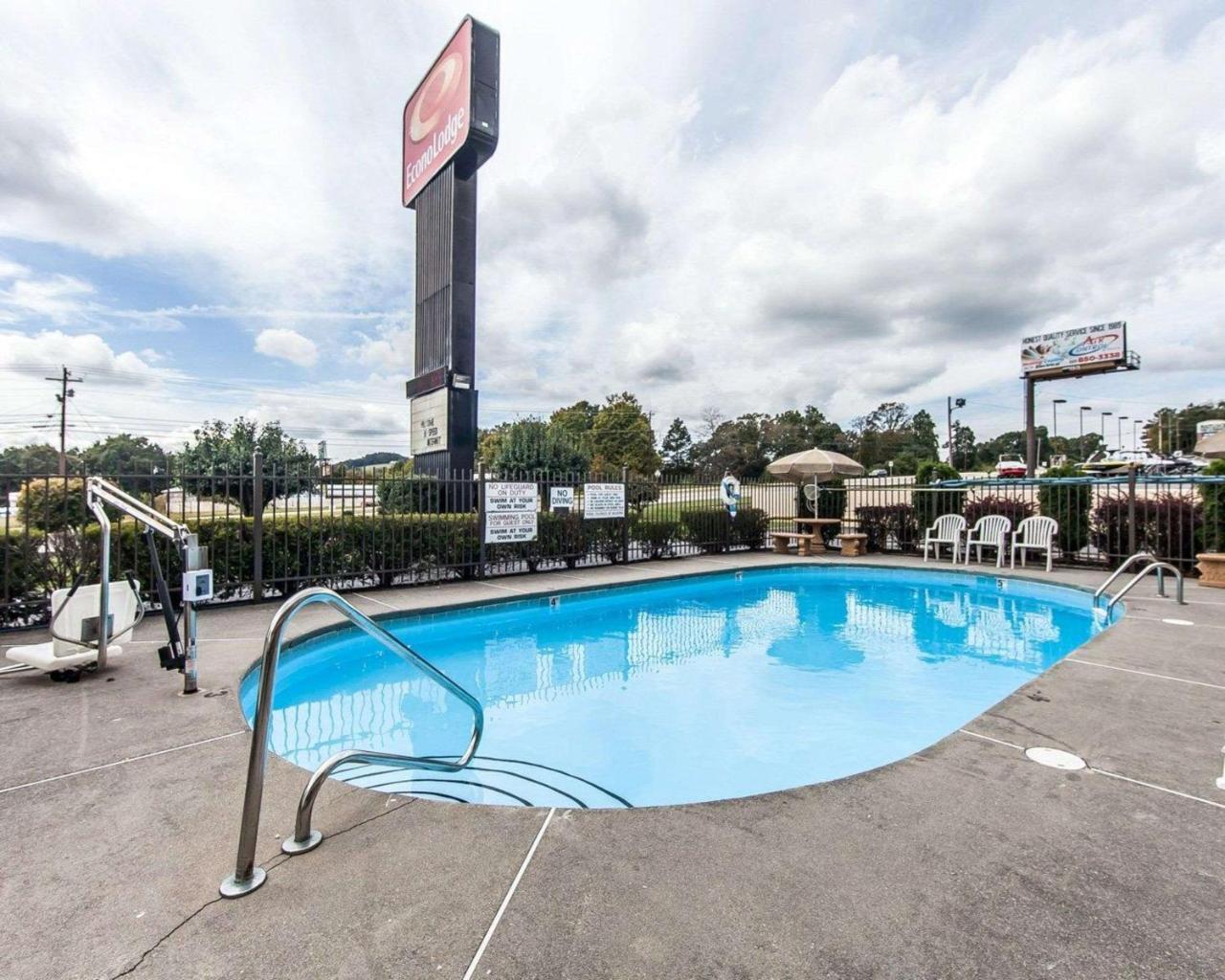 Econo Lodge Lenoir City Bagian luar foto