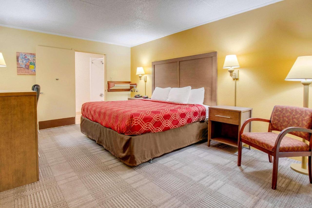 Econo Lodge Lenoir City Bagian luar foto